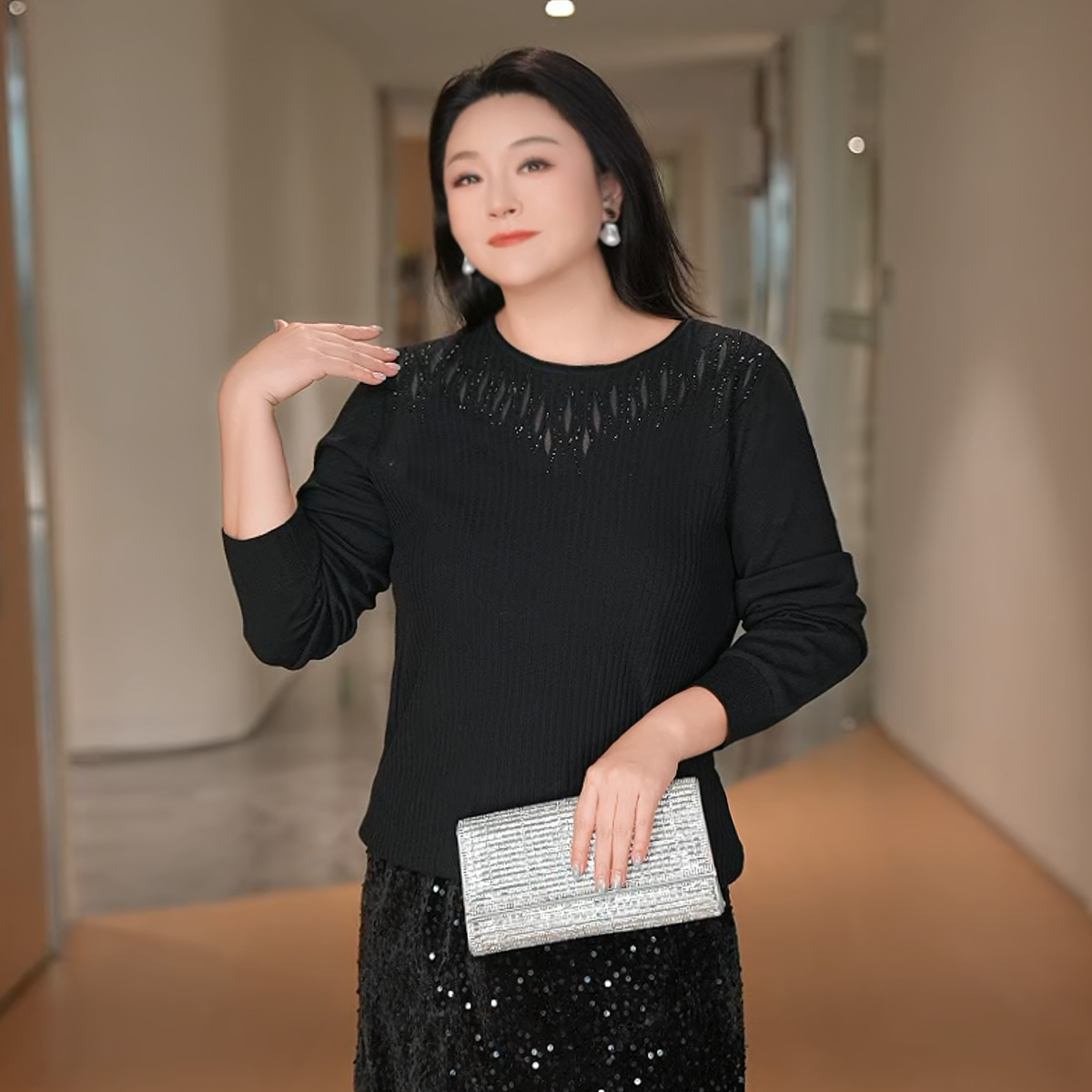 MsShe大码女装2025新款秋装烫钻坑条显瘦圆领套头毛衣B2508026