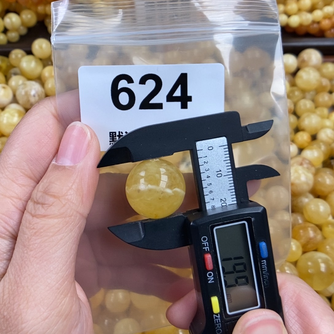 未镶嵌琥珀珠宝奇石