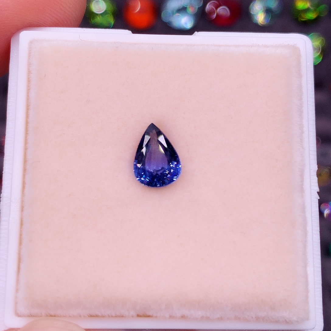 蓝宝石裸石未镶嵌