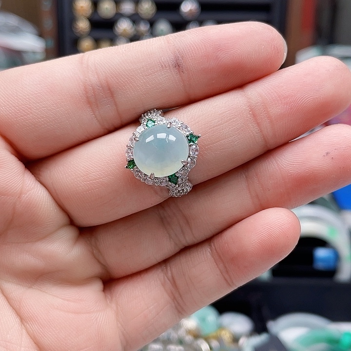 翡翠手镯未镶嵌翡翠