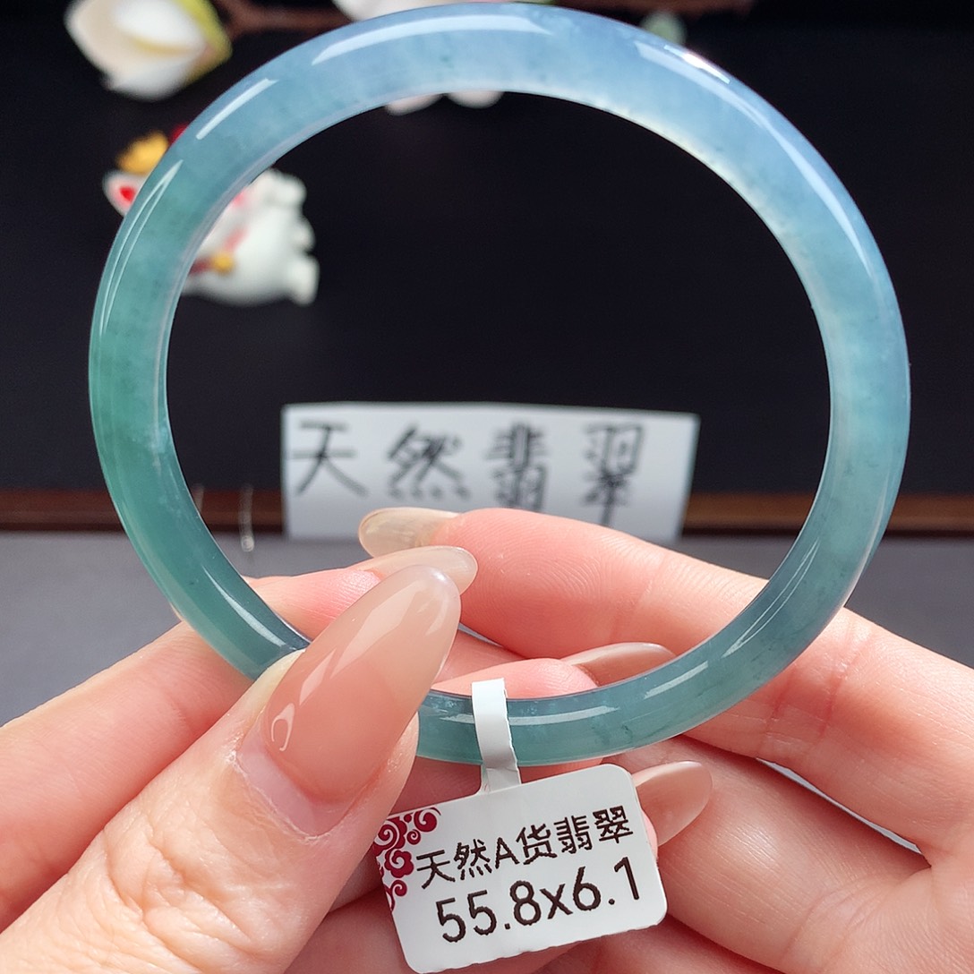 翡翠手镯（圆镯）未镶嵌