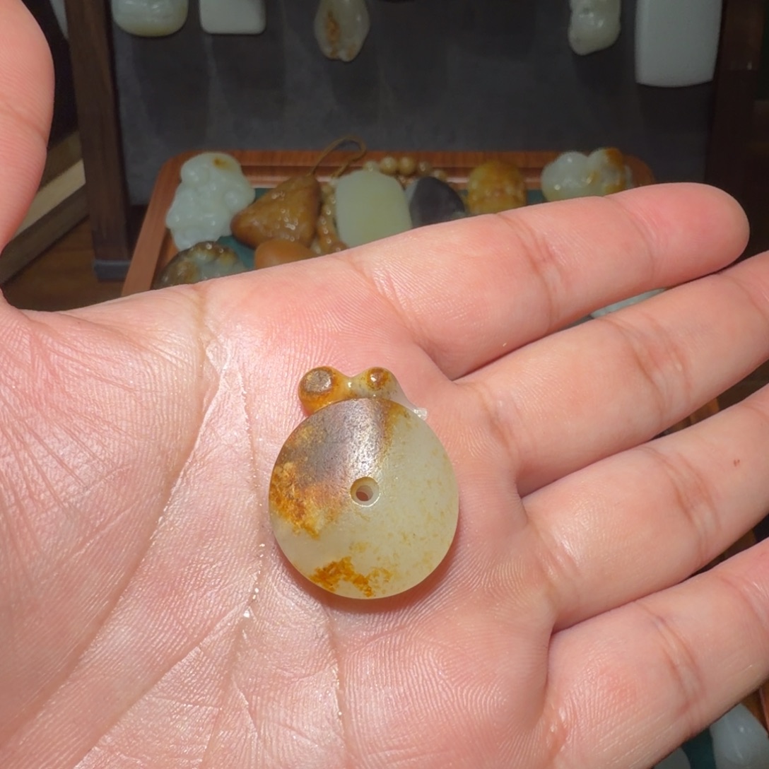 谦***仪和田玉未镶嵌颈饰