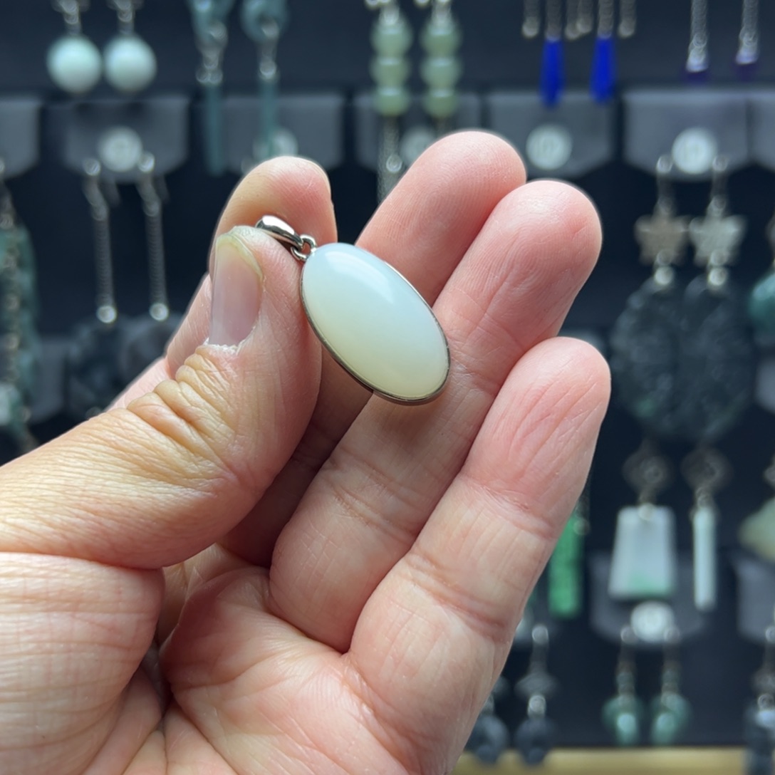 郑***下和田玉银S925镶嵌颈饰