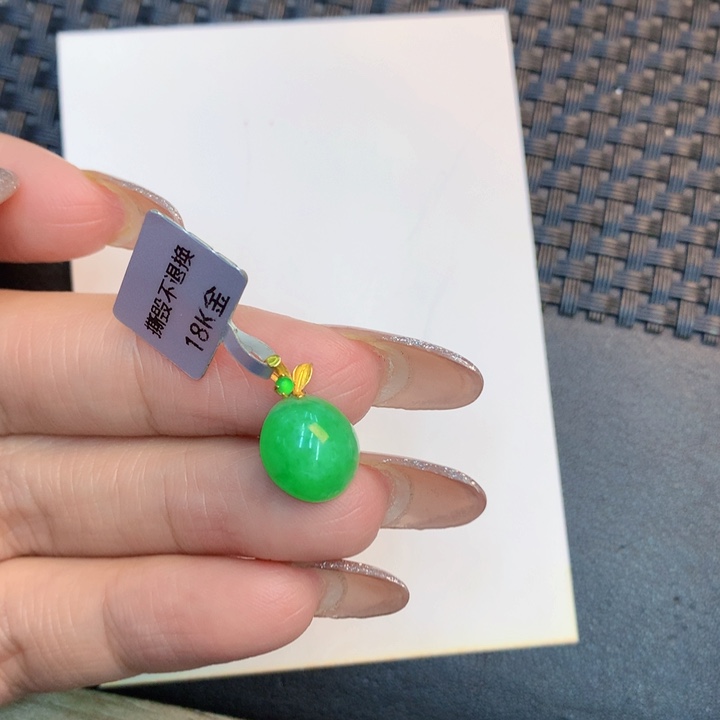 颈饰18K金镶嵌翡翠天然翡翠