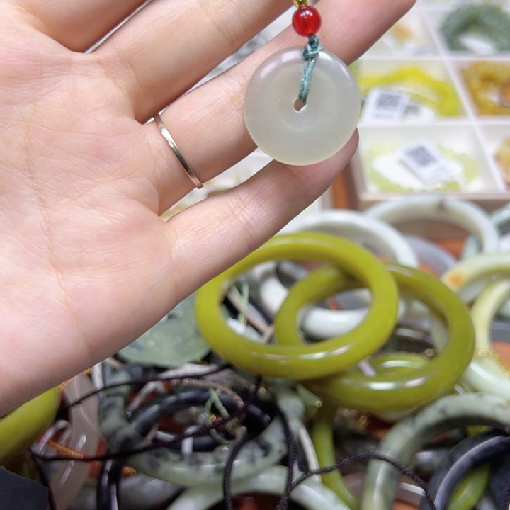 未镶嵌蛇纹石玉手镯