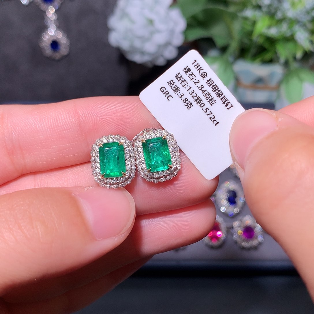 耳钉18K金镶嵌祖母绿
