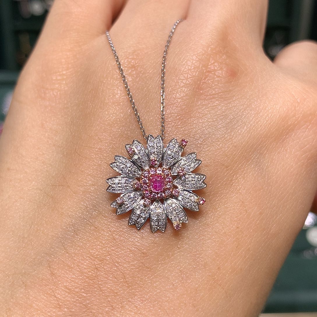 钻石颈饰18K金镶嵌雏菊