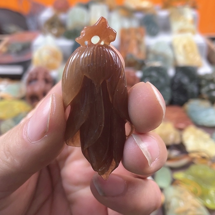 蛇纹石玉颈饰合金