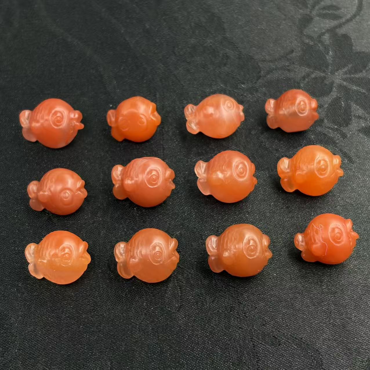 「戴琴珠宝」DQ5593-南红小鱼通孔配饰（多样性发其一）