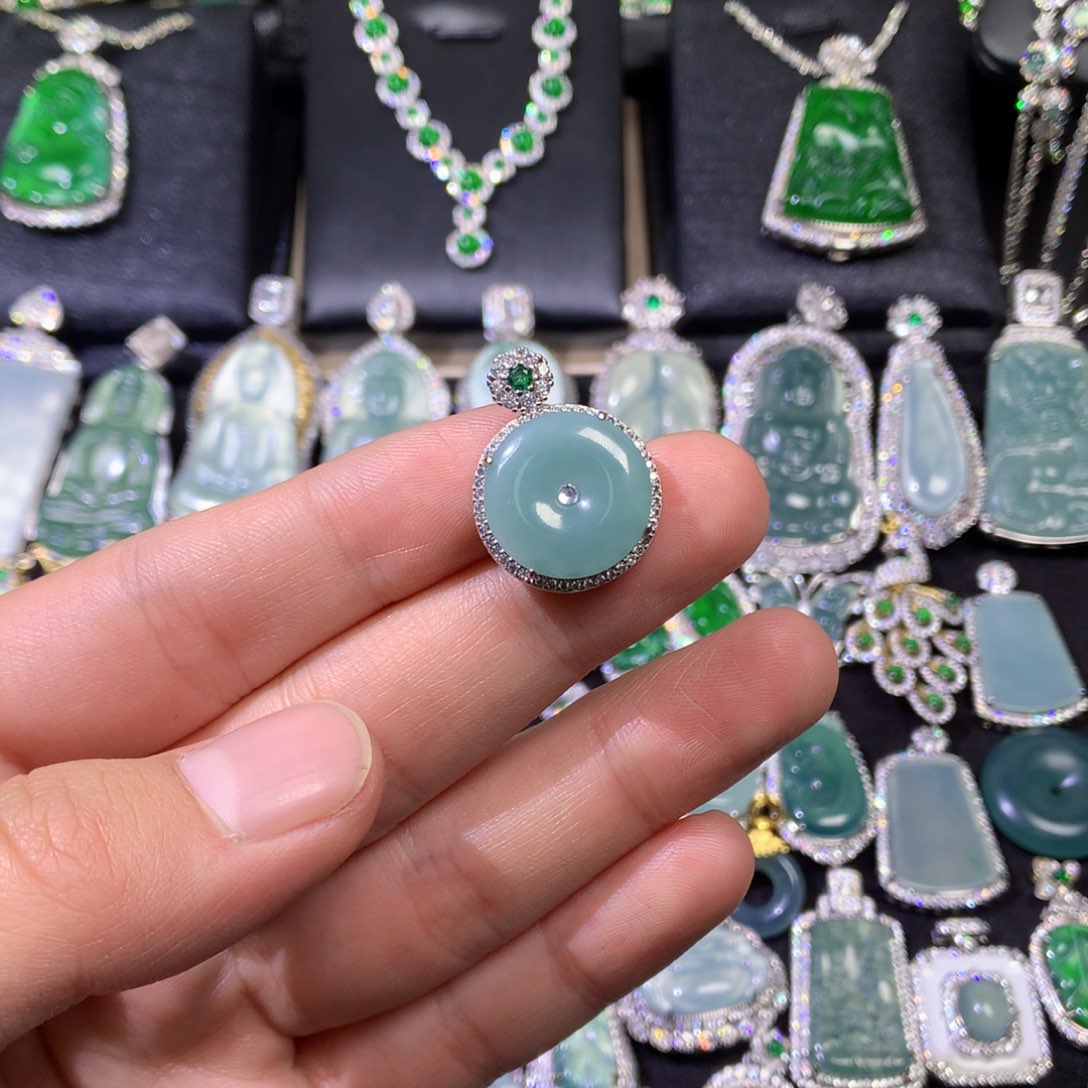 翡翠挂件未镶嵌987665444566