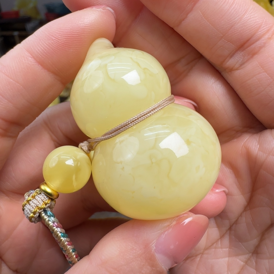 蜜蜡未镶嵌珠宝奇石