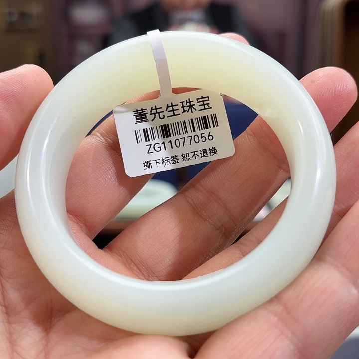 阿***琼和田玉（白玉）未镶嵌手镯