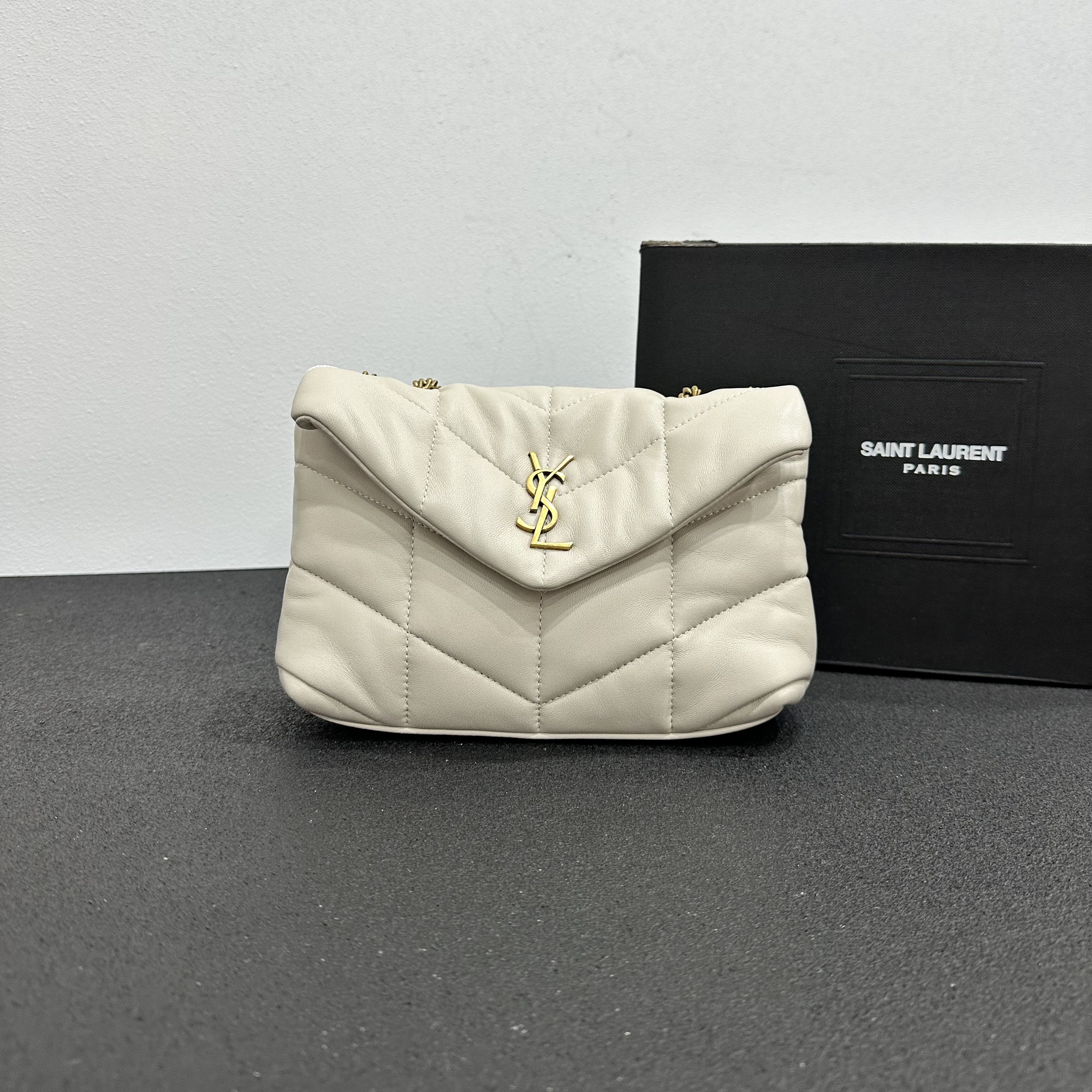 未使用 YSL/圣罗兰 壹所奢品/YSL 云朵 mini 白金 新款 闲置 *