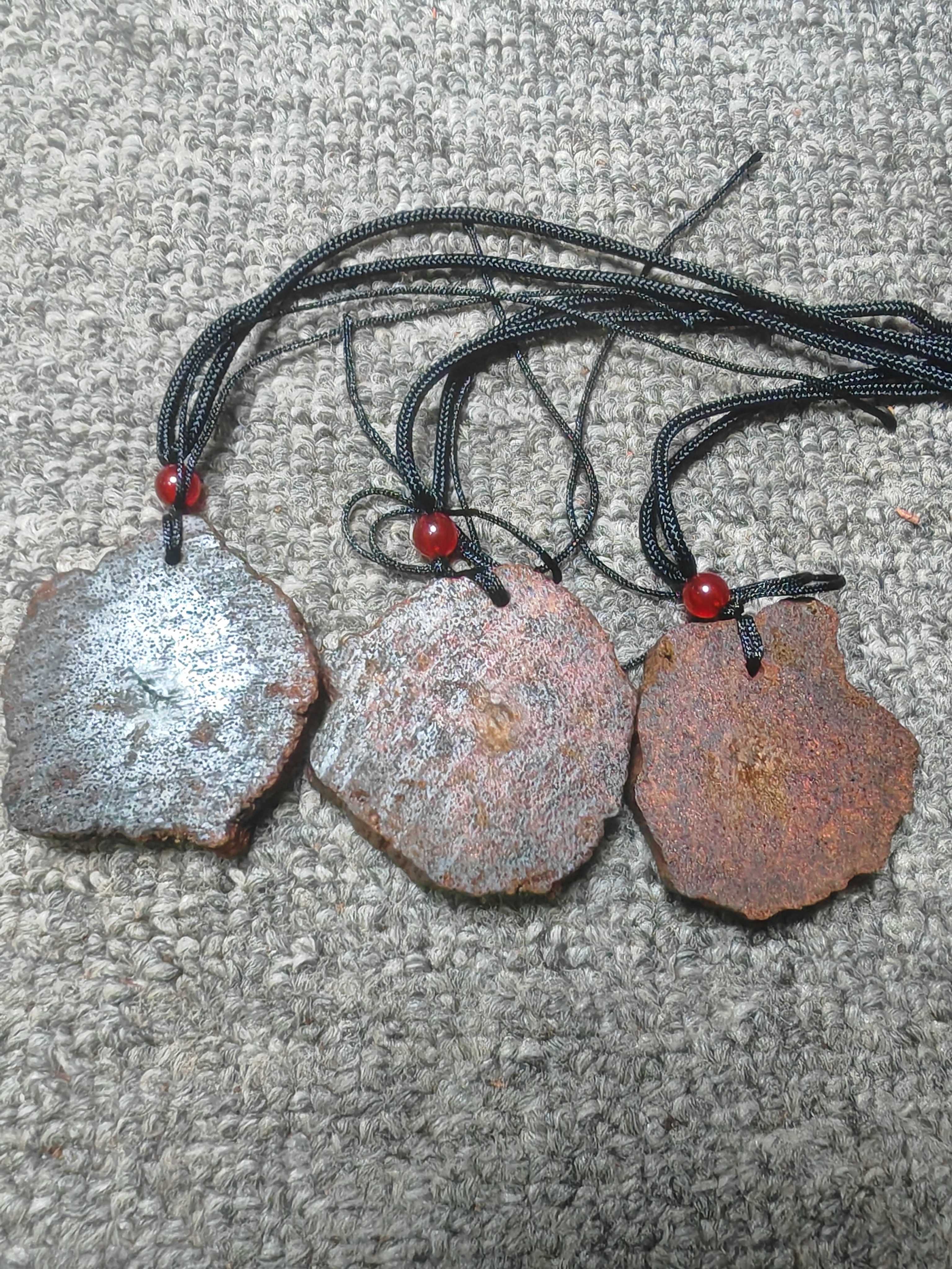 降真香随型无事牌发其一