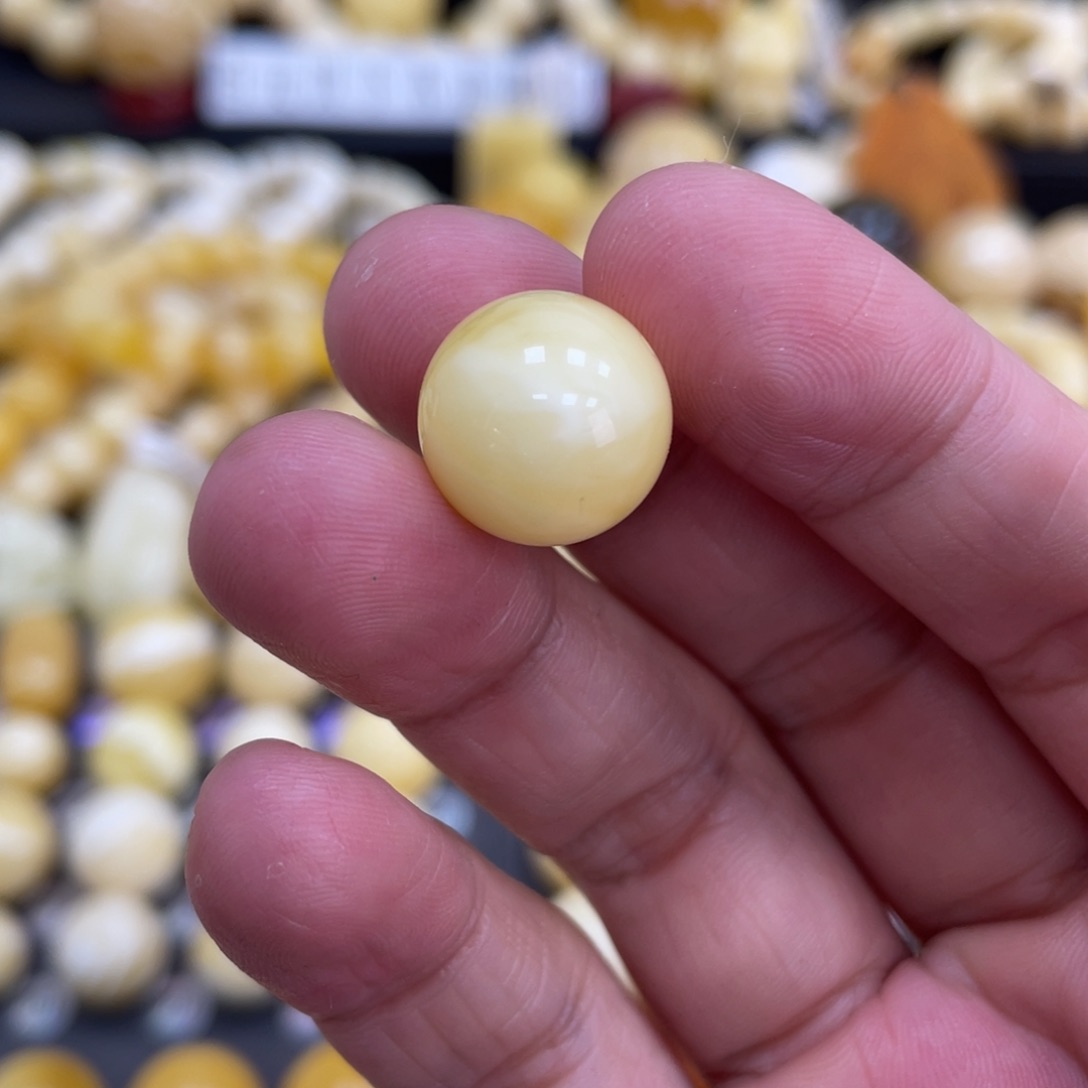 琥珀珠宝奇石未镶嵌13.9mm瑕疵