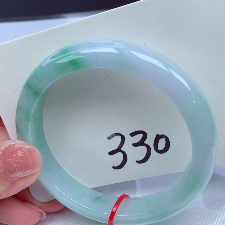 翡翠手镯未镶嵌翡翠