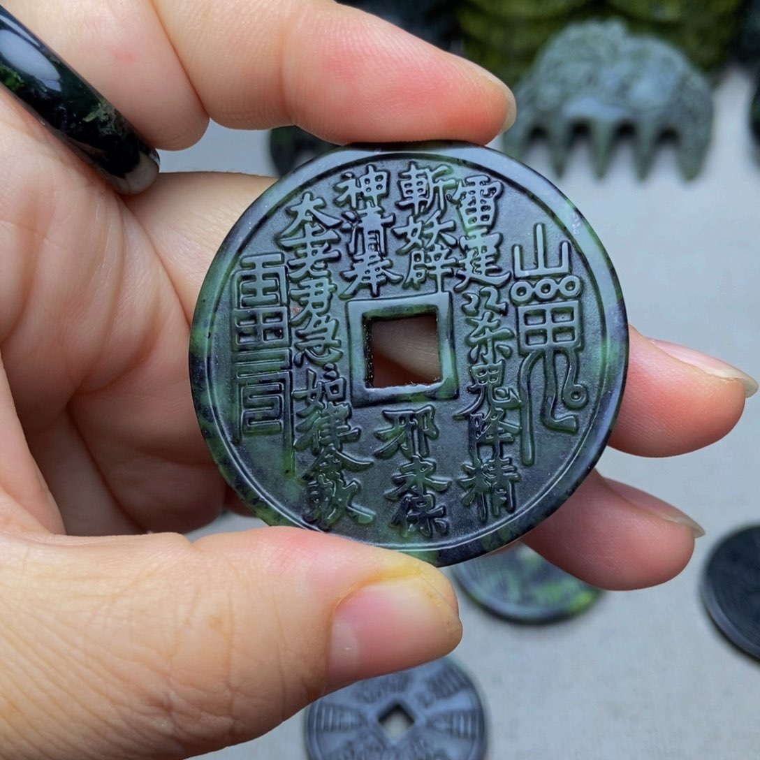 蛇纹石玉山鬼未镶嵌
