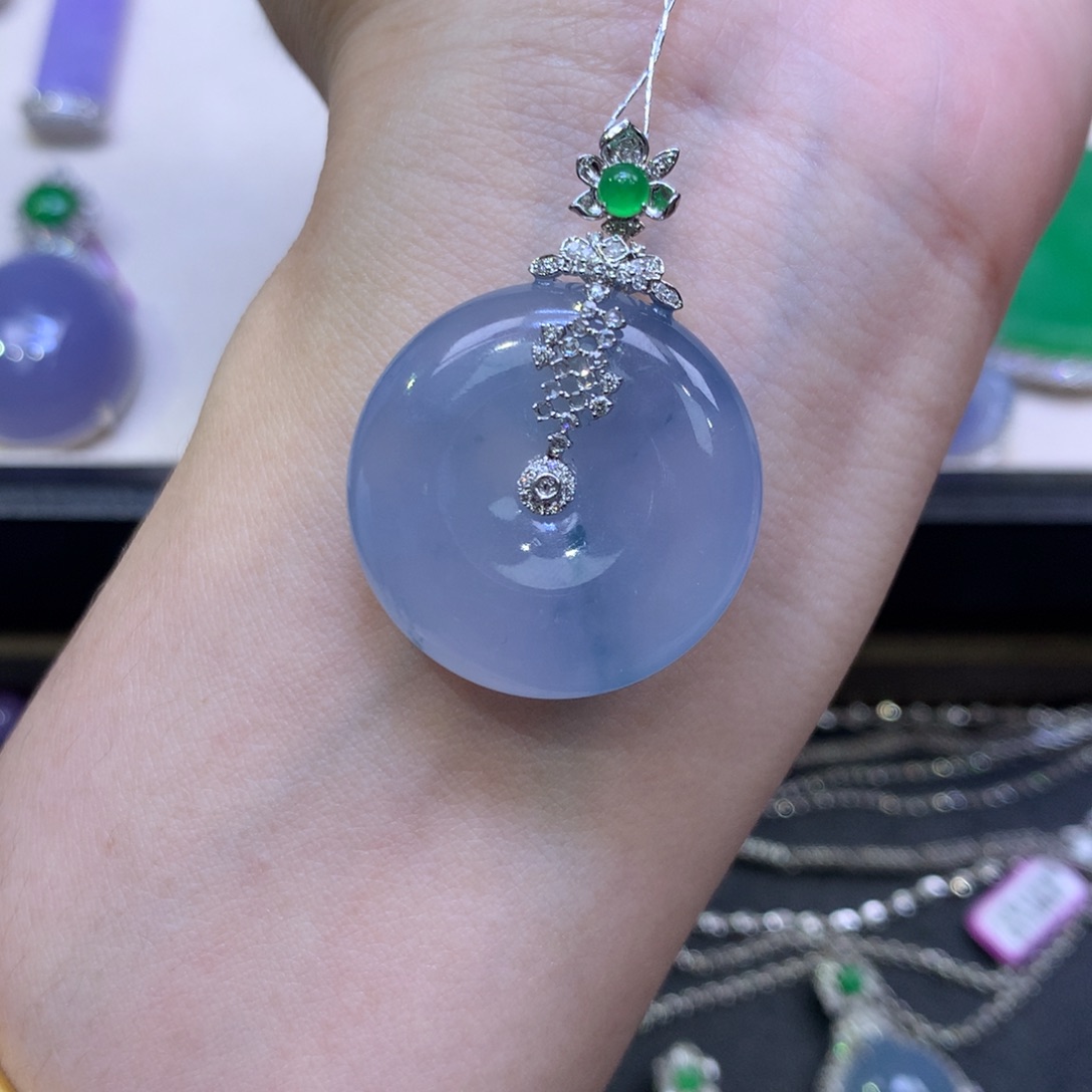 翡翠18K金镶嵌颈饰