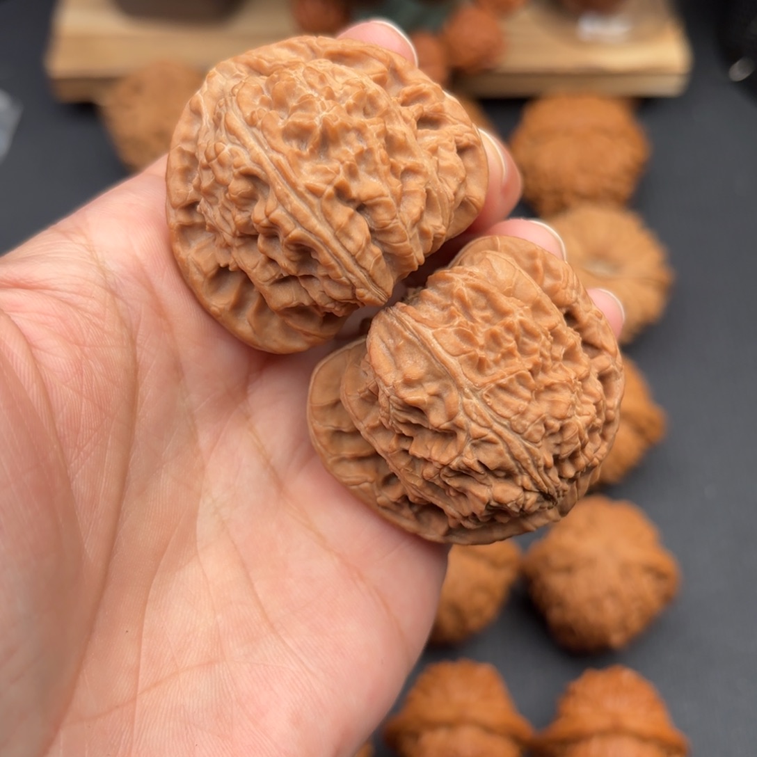 文玩核桃把件三角白44