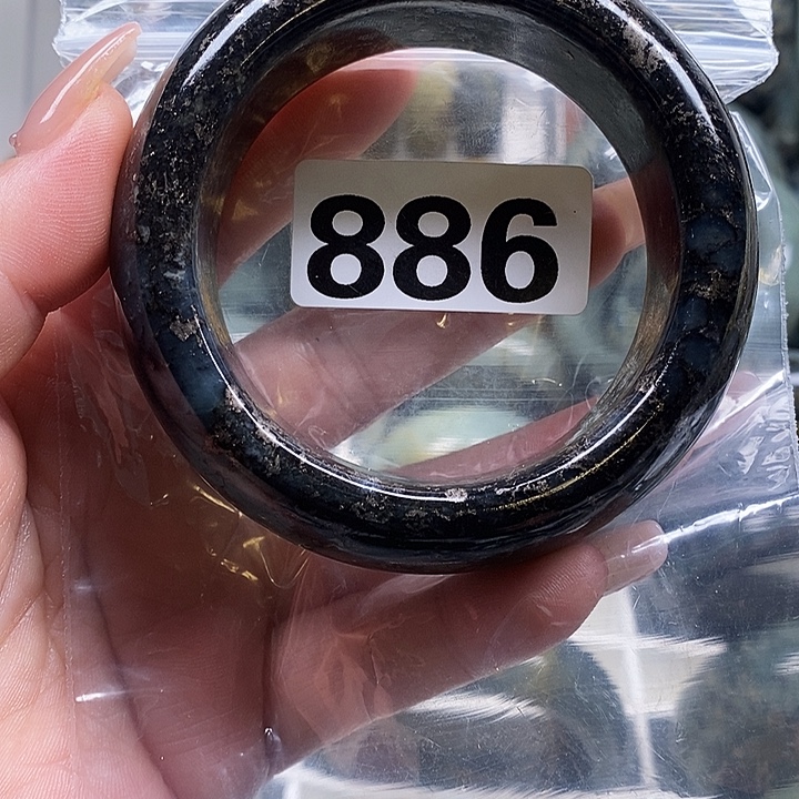 哆***i蛇纹石玉未镶嵌手镯