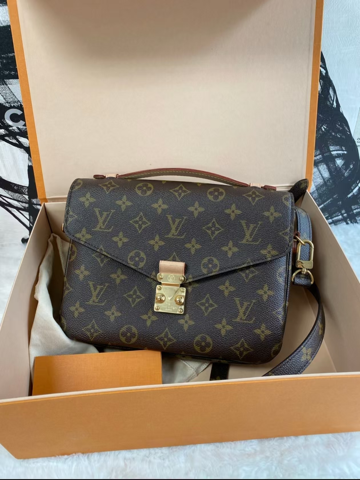 99新 LouisVuitton/路易威登 老花邮差 单肩斜挎 手提包