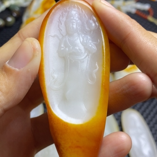 和田玉颈饰未镶嵌慕*来