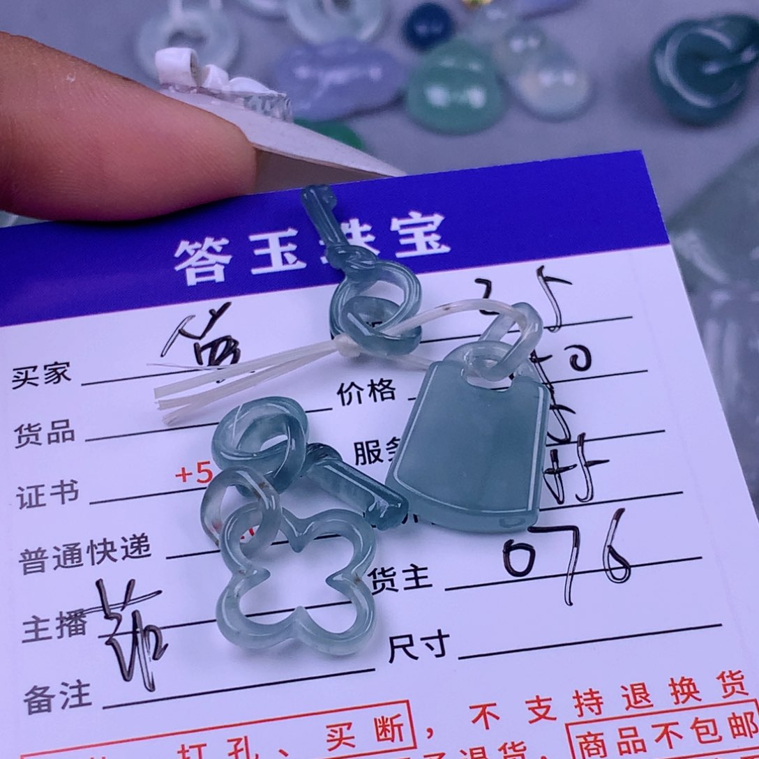 翡翠颈饰未镶嵌爱*桃