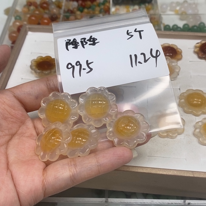 陈***陈玛瑙/玉髓未镶嵌颈饰