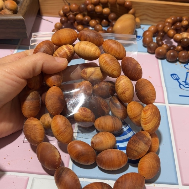 曲***觞柏木随行橄榄珠一条