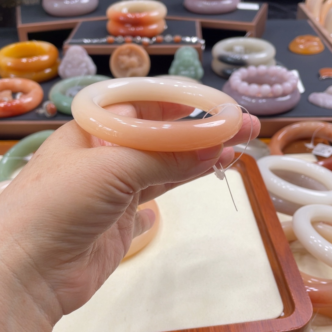 石英岩玉手镯未镶嵌