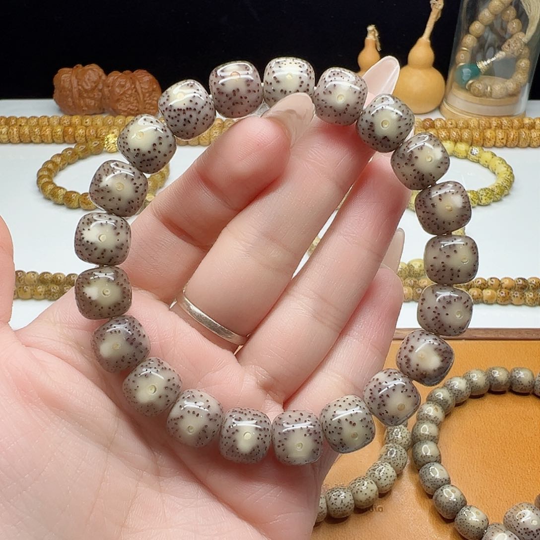 星月菩提手串11x10粉冰