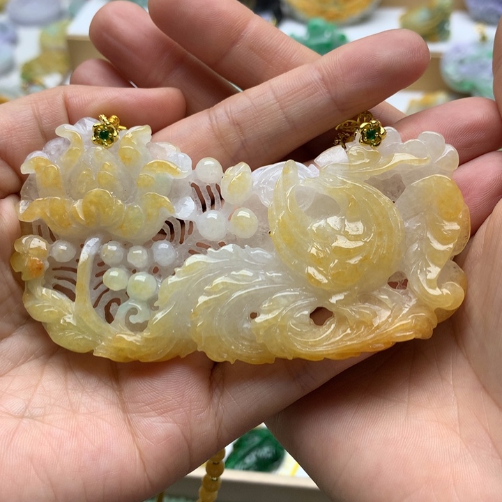 翡翠颈饰未镶嵌翡翠