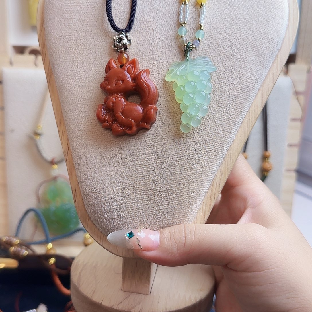 蛇纹石玉合金颈饰