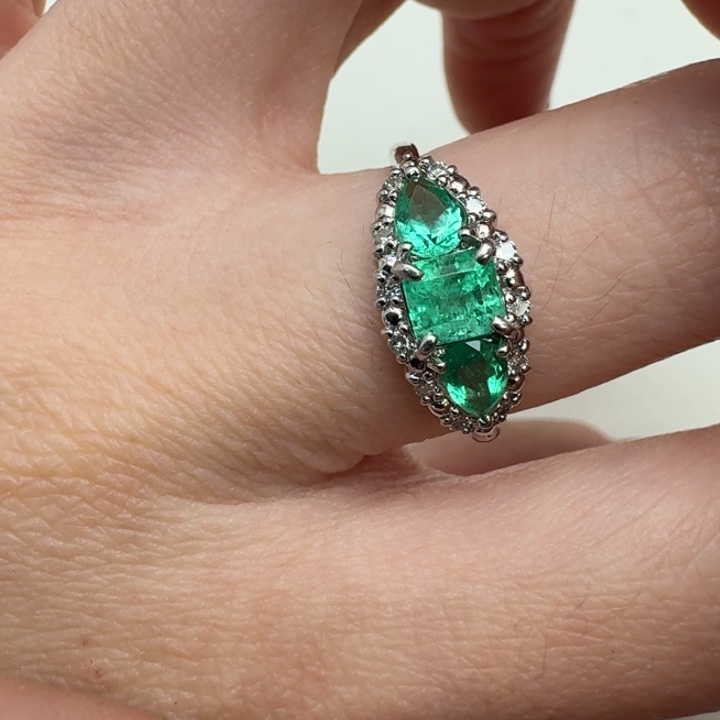 祖母绿戒指未镶嵌