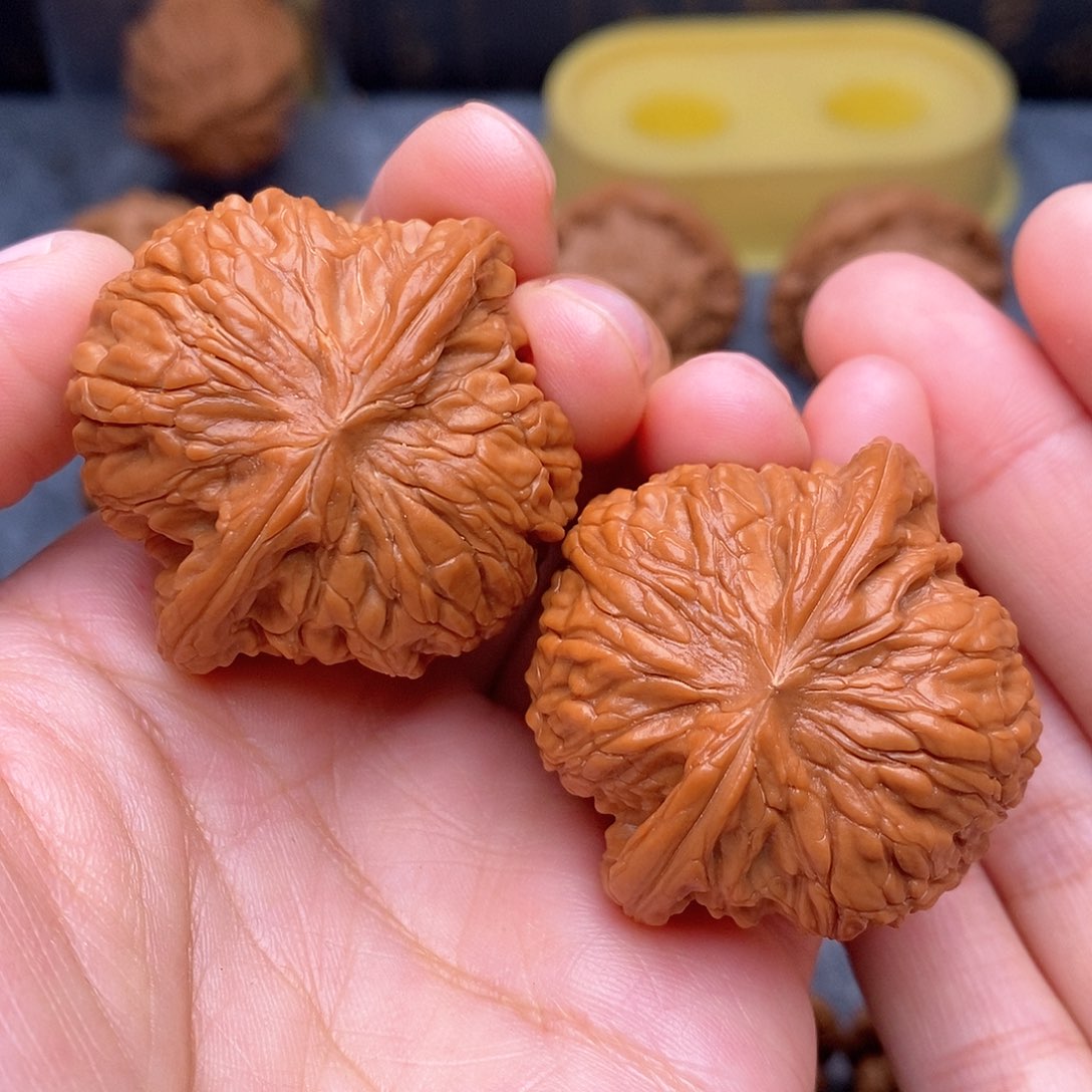 文玩核桃把件山地红皮磨皮41全品