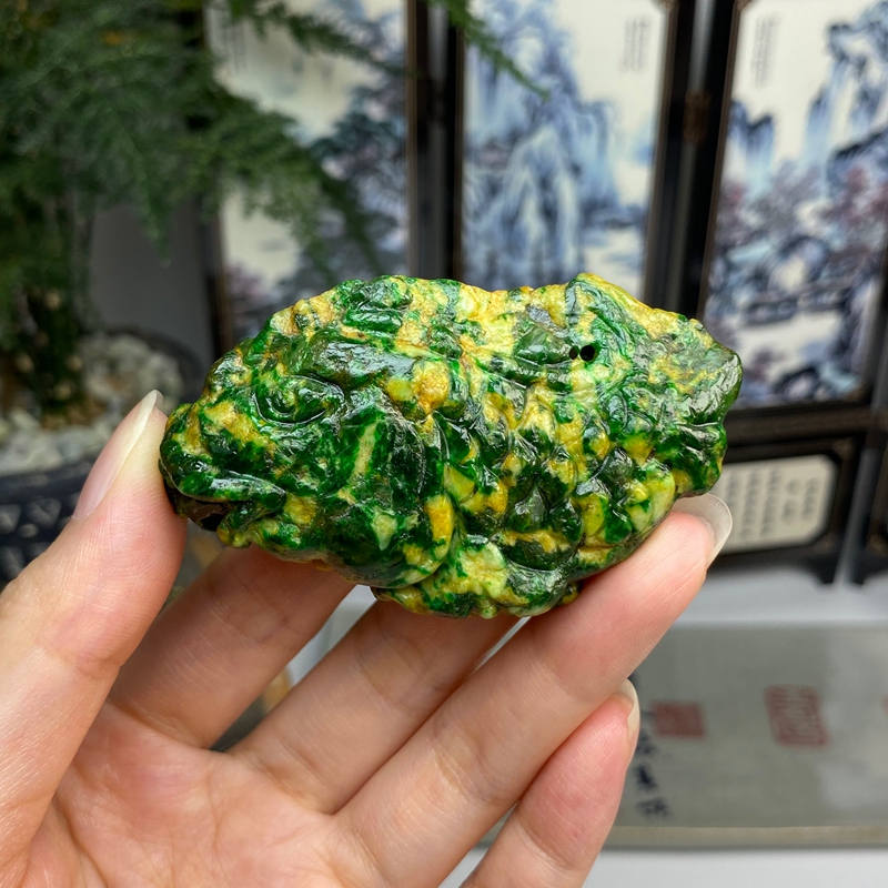 老料黄加绿辣色鱼化龙挂件手把件 天然翡翠A货