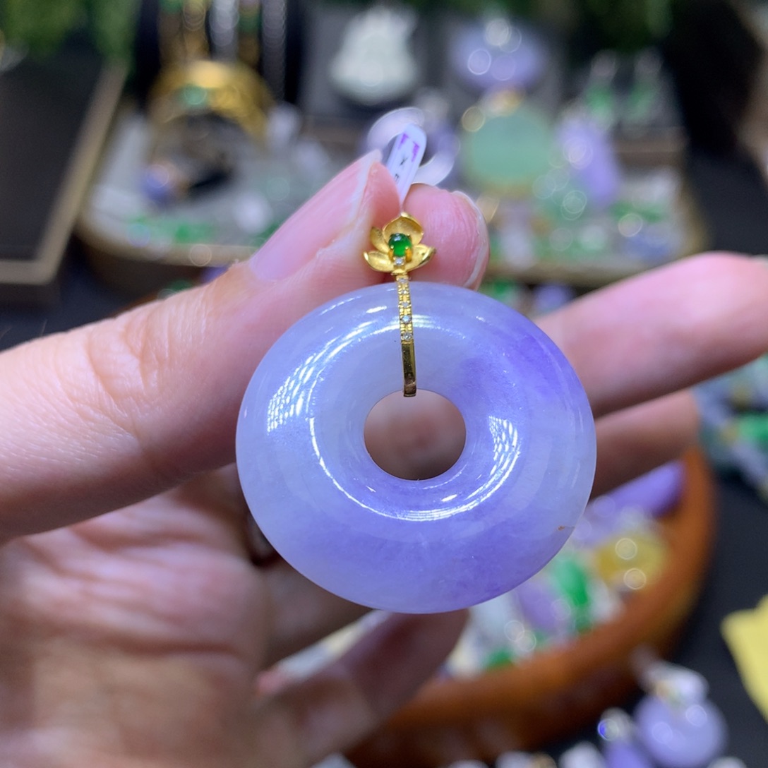 颈饰18K金镶嵌翡翠