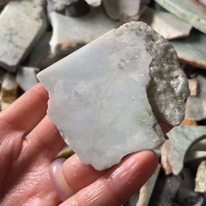 翡翠颈饰未镶嵌天然翡翠