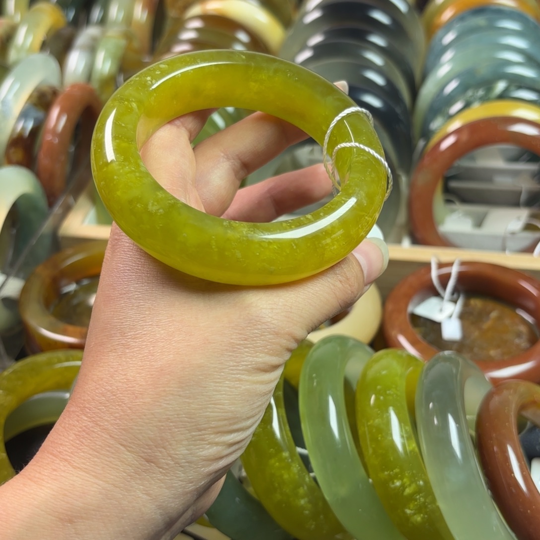 蛇纹石玉未镶嵌手镯