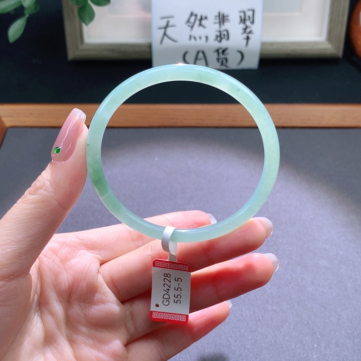 翡翠手镯未镶嵌天然翡翠手镯