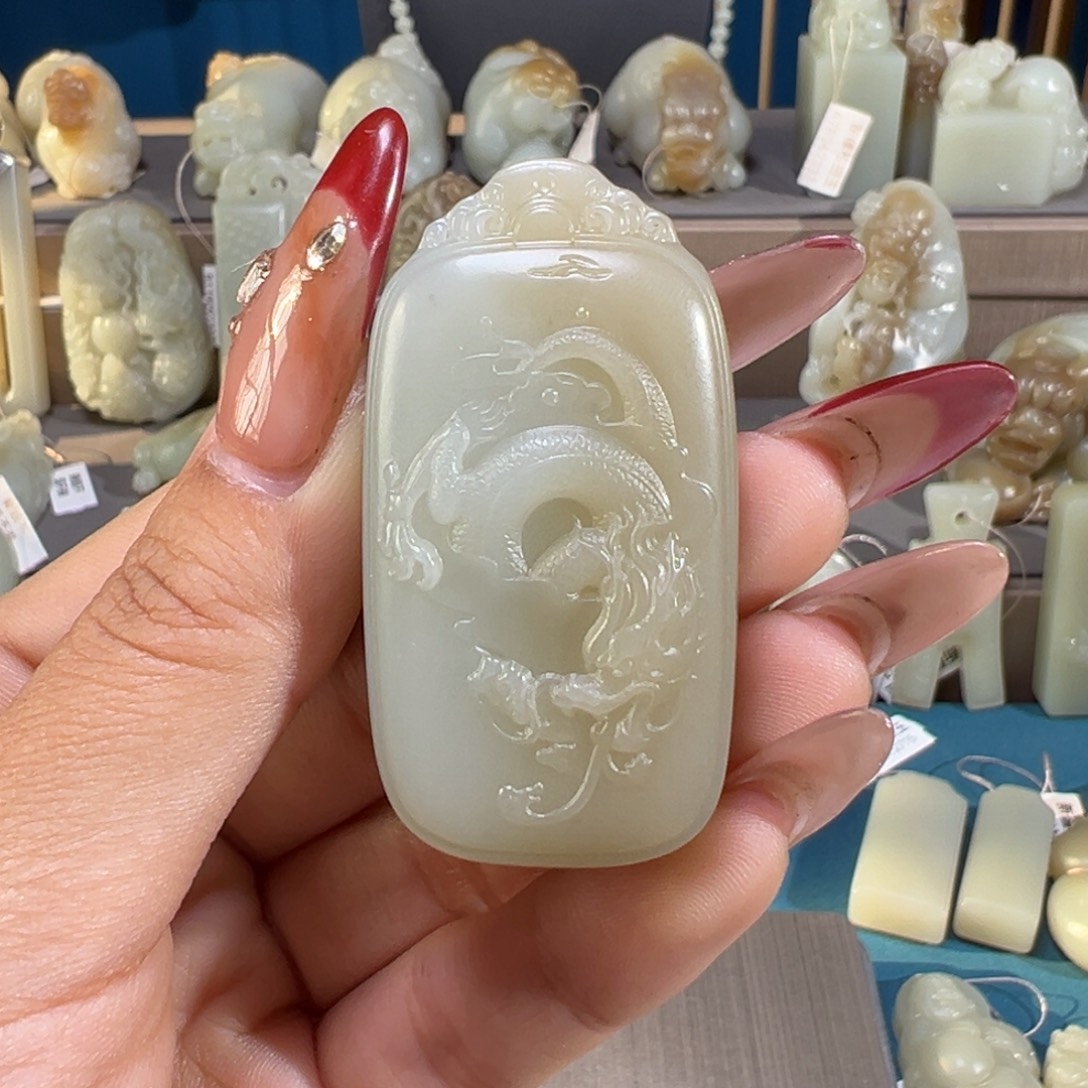 杜***锰和田玉（糖玉）未镶嵌颈饰