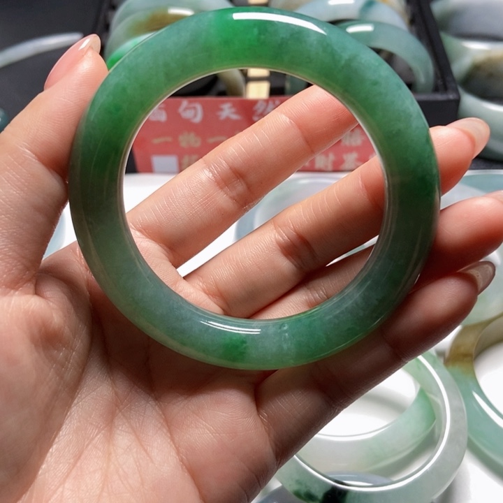 露****翡翠手镯未镶嵌52.5圆条