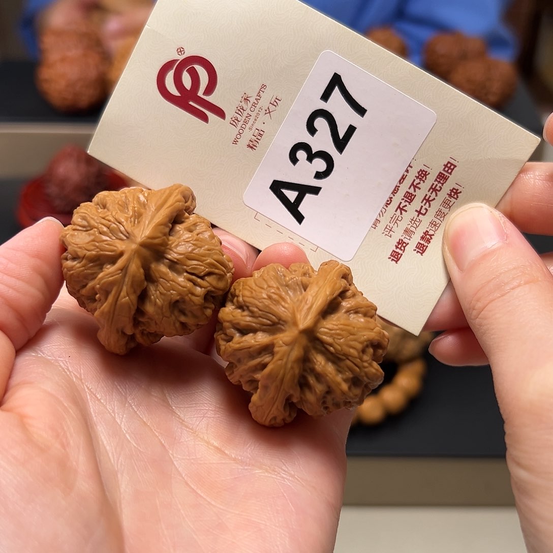 文玩核桃把件红锦鲤37