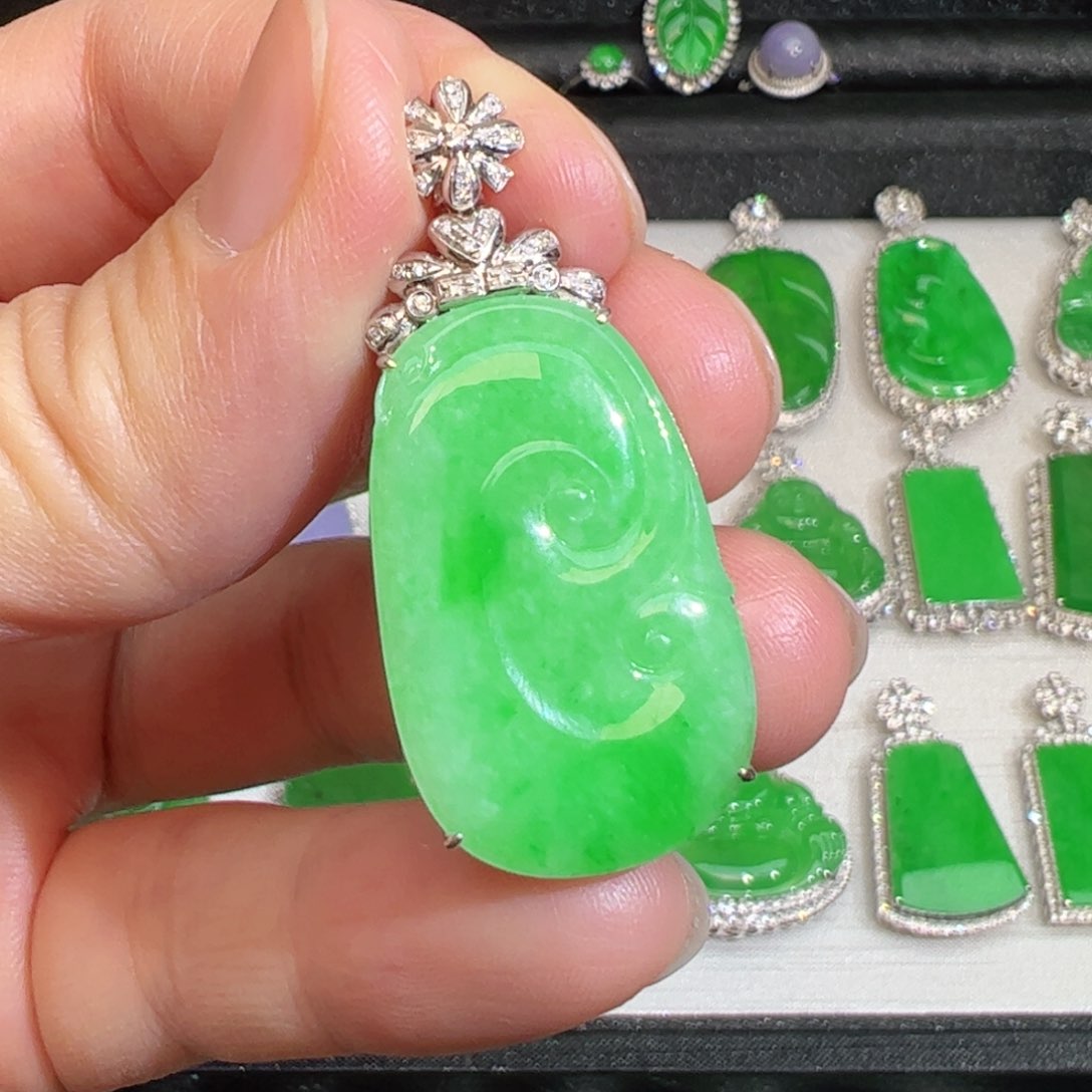 翡翠吊坠(不含链)18K金镶嵌