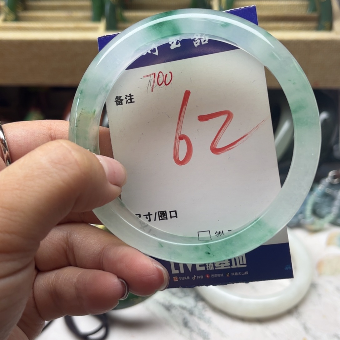 石英岩玉未镶嵌手镯