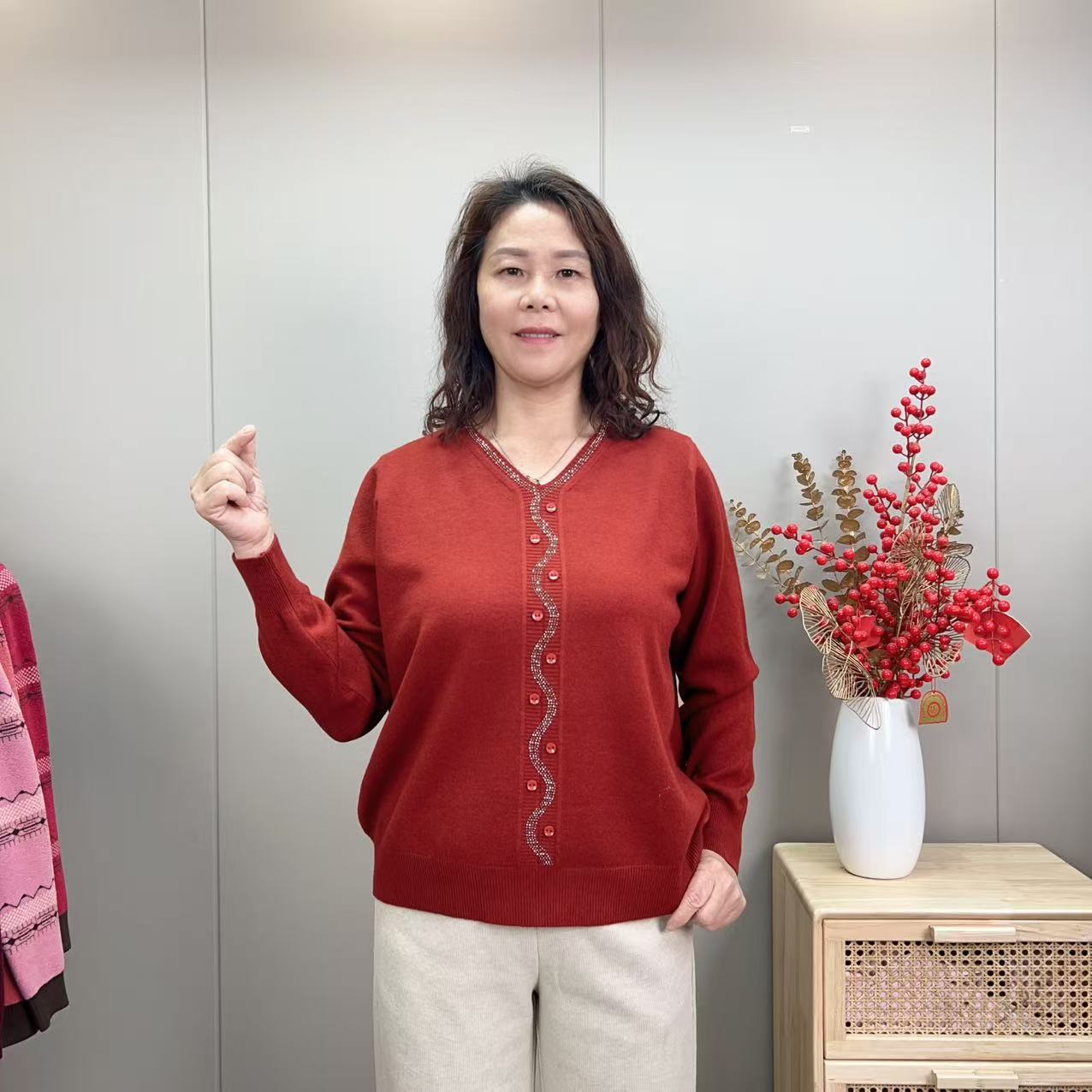 宽松V领T恤厚款宽松型中老年女装洋气衫长袖百搭针织毛衣气质