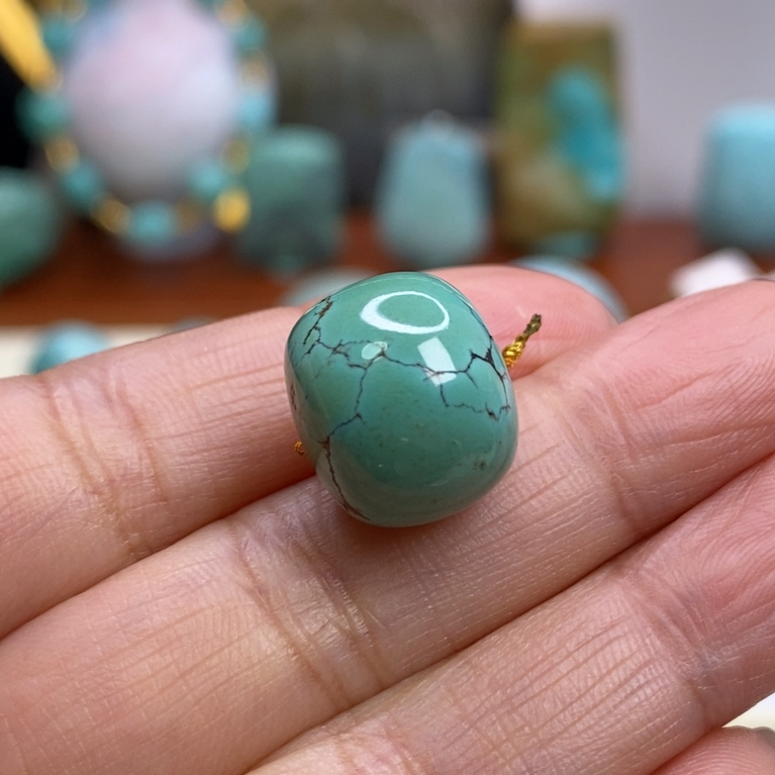 绿松石未镶嵌珠宝奇石14.4×12.5