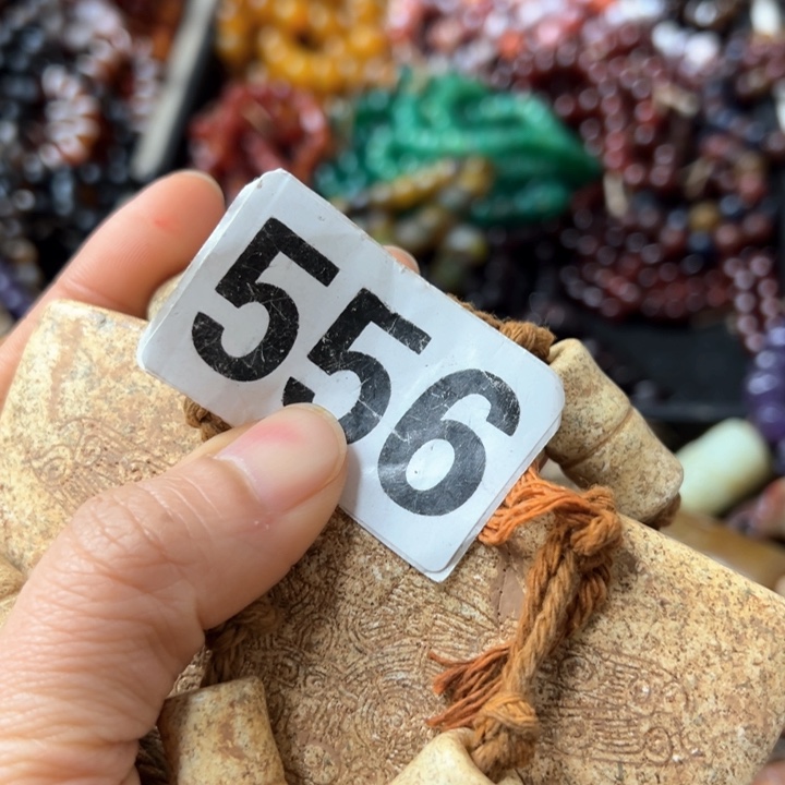 和田玉（糖玉）颈饰未镶嵌梅*墨