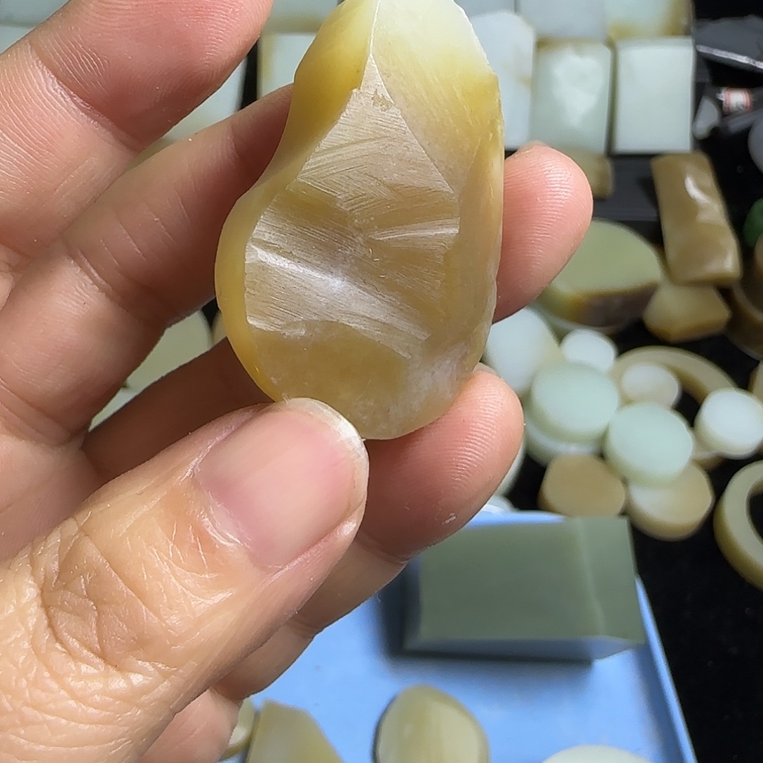 和田玉未镶嵌珠宝半成品