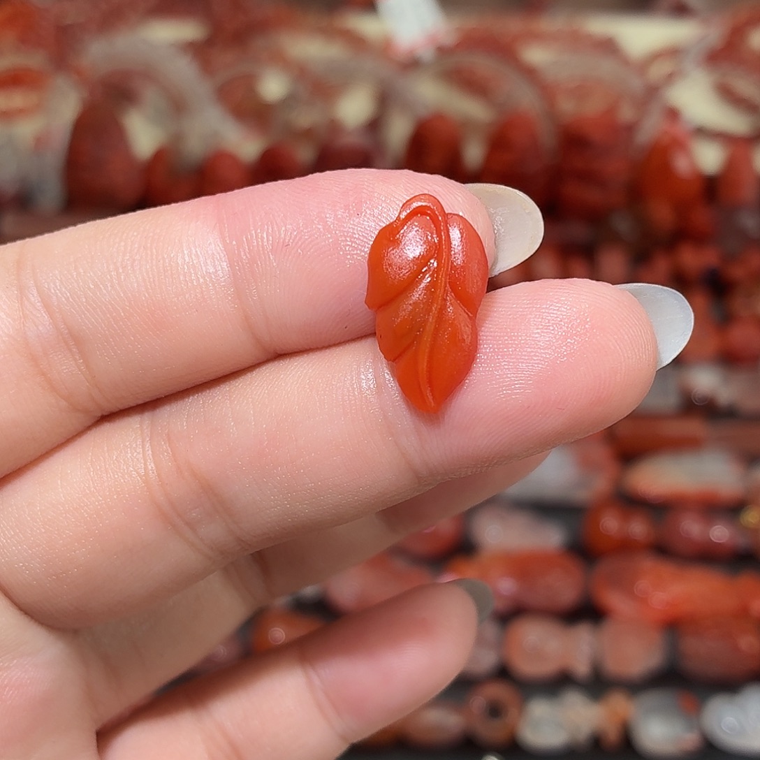 南红玛瑙未镶嵌颈饰金枝玉叶